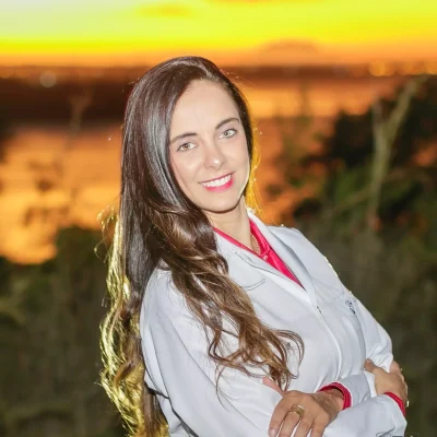 AnyConv.com__thumbnail_Dayana-Blusa-vermelha-jaleco-Ermida-por-do-sol-2023.webp
